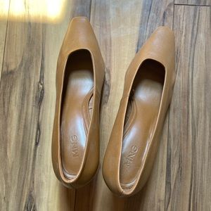 Caramel square toe chunky heel